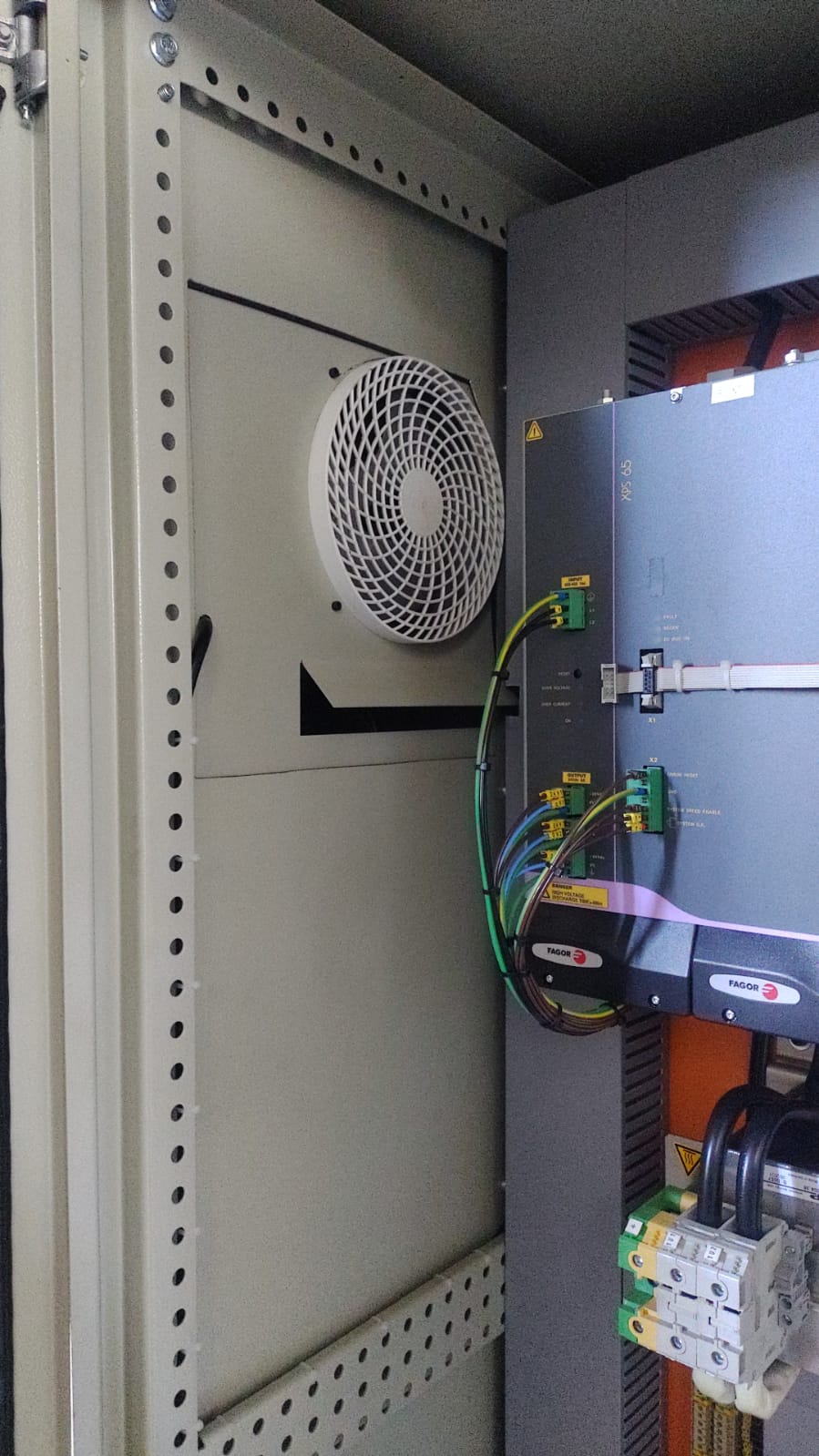 Vista lateral da instalação